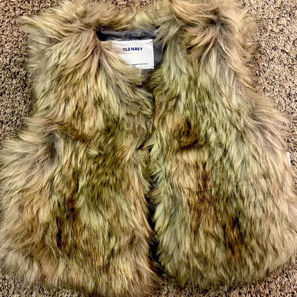 Adorable faux fur girls vest size 4t